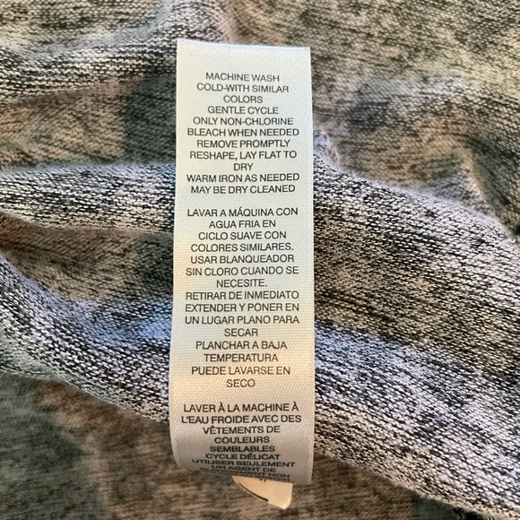 Chicos’s size 0 snow leopard tunic - Picture 4 of 5